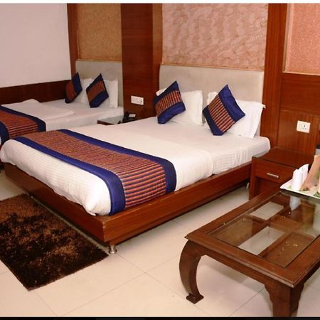 Capital O 6408 Hotel Delhi Heart Nueva Delhi Exterior foto