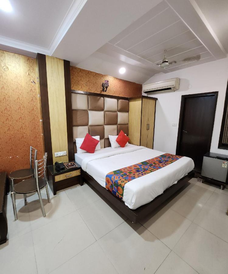 Capital O 6408 Hotel Delhi Heart Nueva Delhi Exterior foto