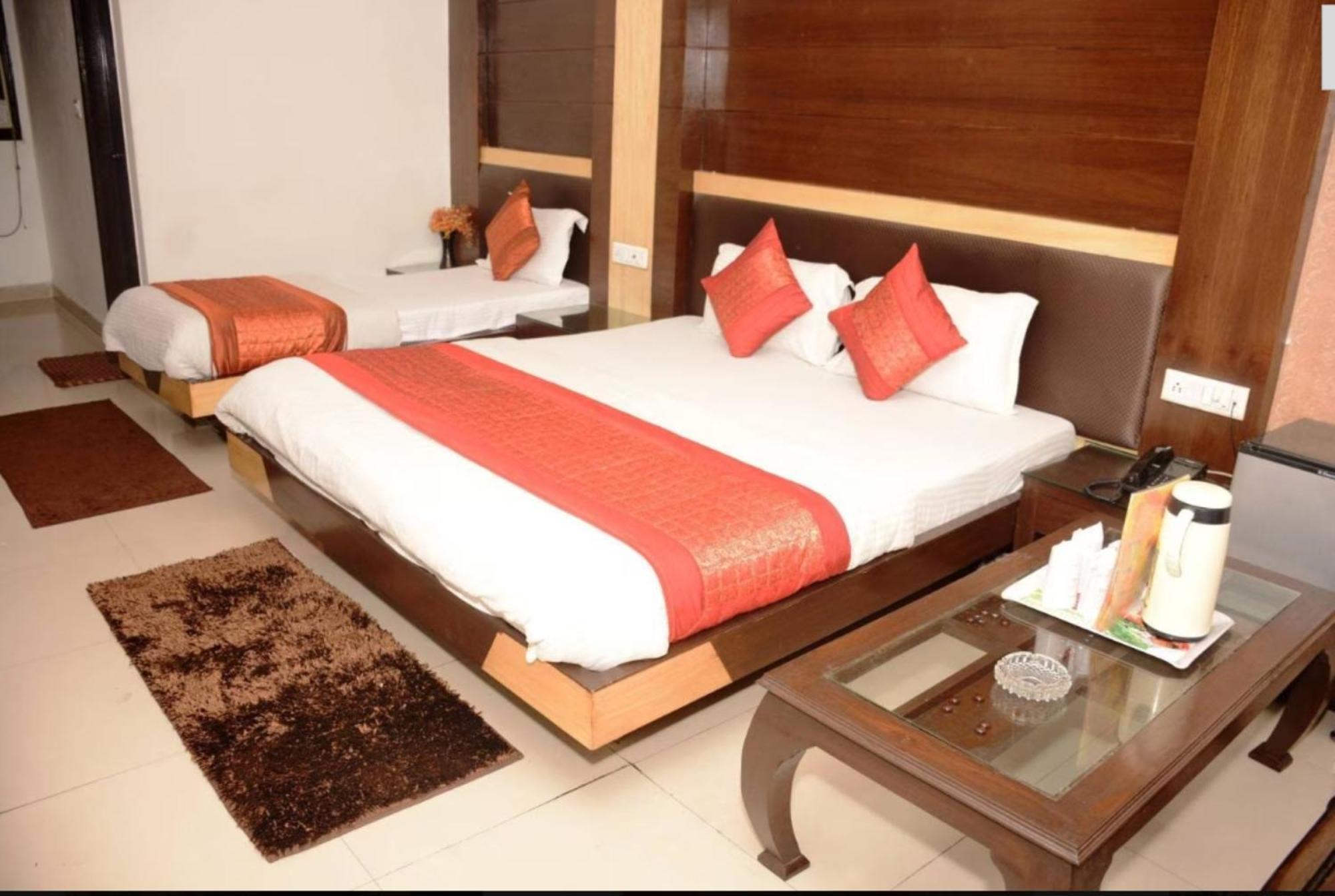 Capital O 6408 Hotel Delhi Heart Nueva Delhi Exterior foto