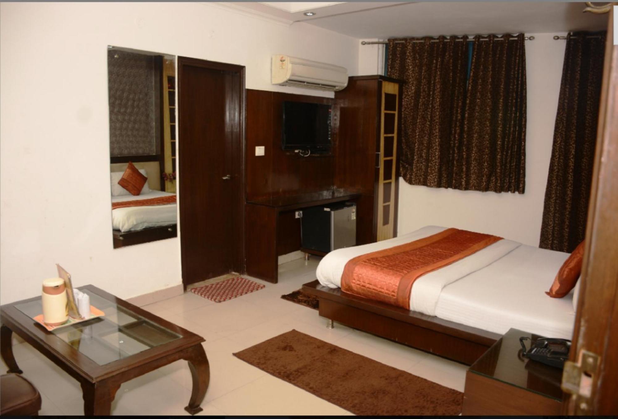 Capital O 6408 Hotel Delhi Heart Nueva Delhi Exterior foto