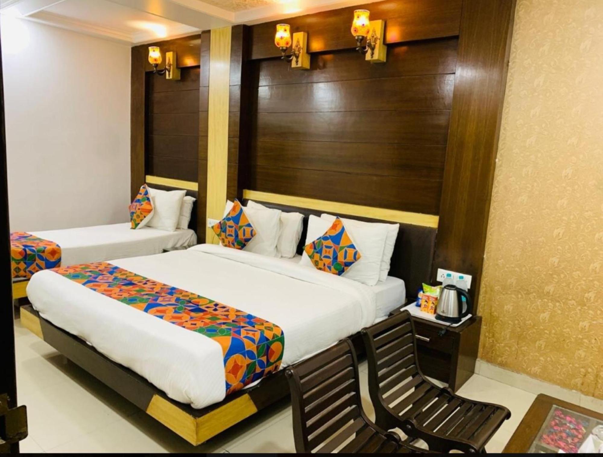 Capital O 6408 Hotel Delhi Heart Nueva Delhi Exterior foto