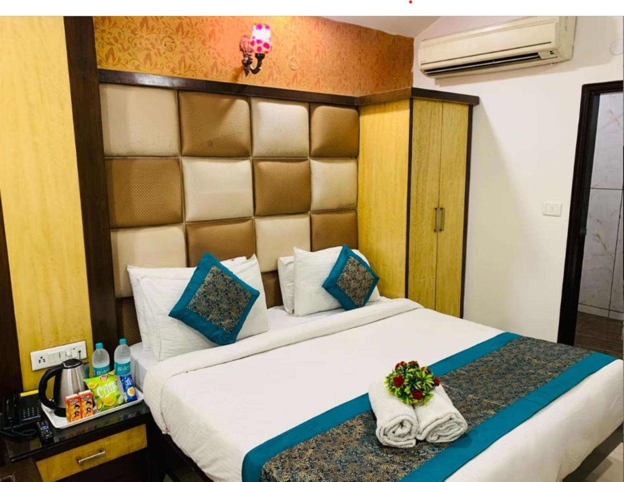 Capital O 6408 Hotel Delhi Heart Nueva Delhi Exterior foto