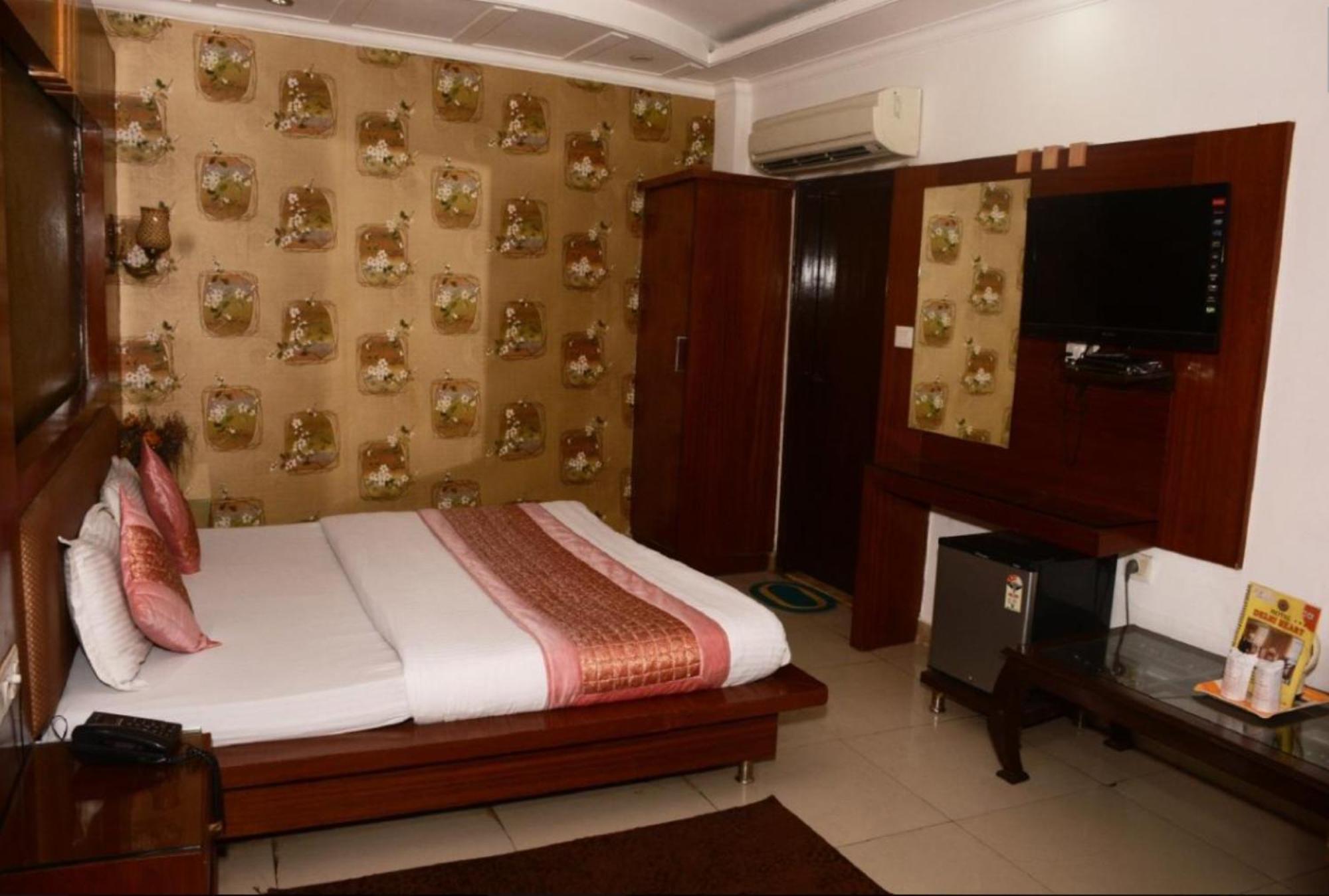 Capital O 6408 Hotel Delhi Heart Nueva Delhi Exterior foto