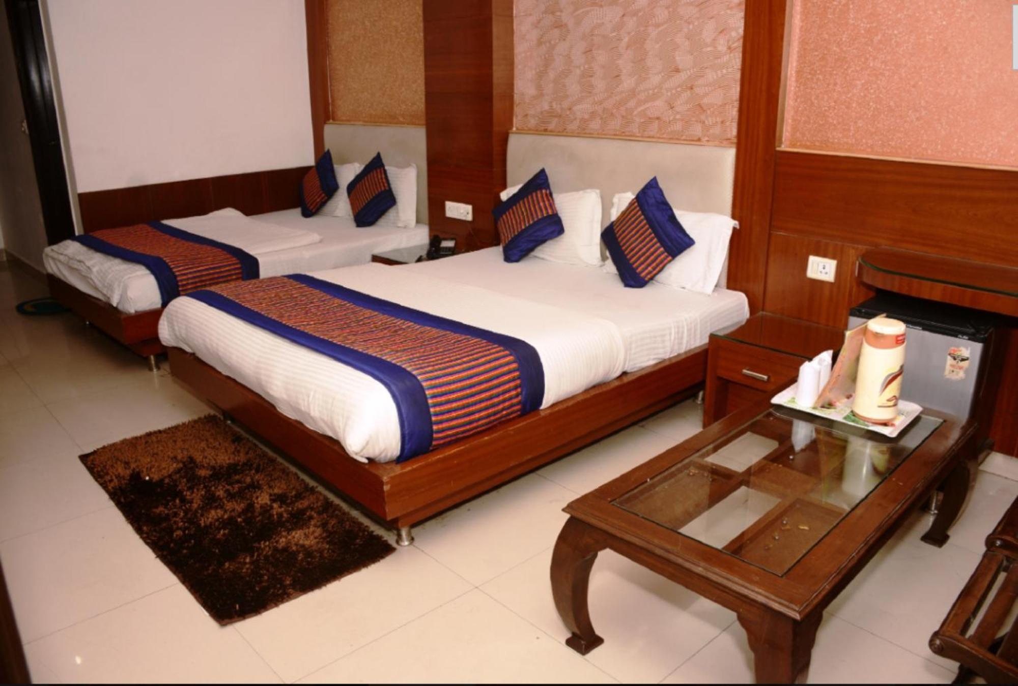 Capital O 6408 Hotel Delhi Heart Nueva Delhi Exterior foto