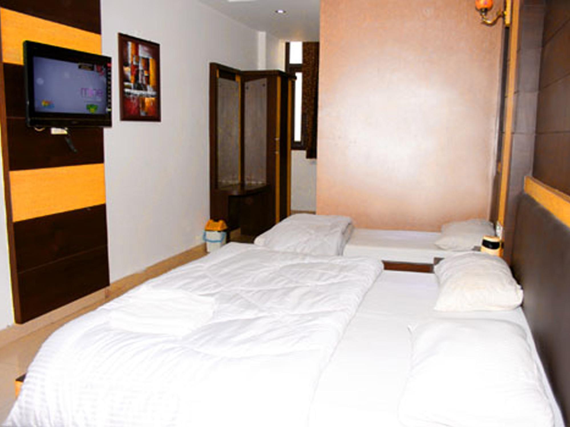 Capital O 6408 Hotel Delhi Heart Nueva Delhi Exterior foto