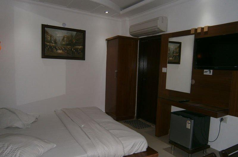 Capital O 6408 Hotel Delhi Heart Nueva Delhi Exterior foto